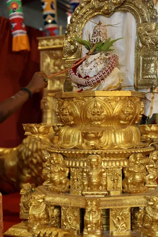 http://nithyananda.org/sites/default/files/photo-gallery/2018-10Oct-25-nithyananda-diary_bengaluru-aadheenam_uttamotama-seva_7T9A5496.JPG