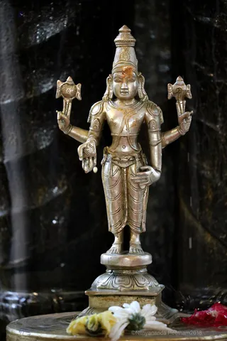 http://nithyananda.org/sites/default/files/photo-gallery/2018-10Oct-26-nithyananda-diary_bengaluru-aadheenam_uttamotama-seva_7T7A5772.JPG