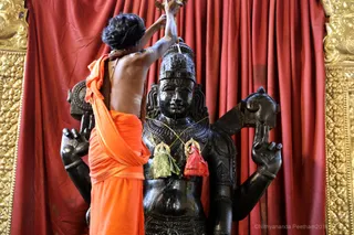 http://nithyananda.org/sites/default/files/photo-gallery/2018-10Oct-26-nithyananda-diary_bengaluru-aadheenam_uttamotama-seva_7T9A9264.JPG