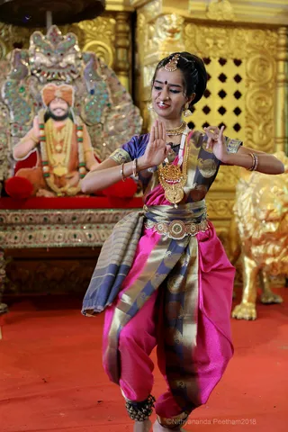http://nithyananda.org/sites/default/files/photo-gallery/2018-10Oct-26-nithyananda-diary_bengaluru-aadheenam_uttamotama-seva_7T9A9312.JPG