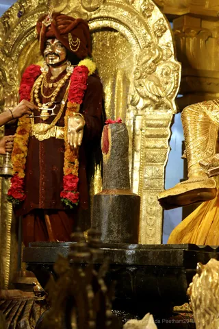 http://nithyananda.org/sites/default/files/photo-gallery/2018-10Oct-27-nithyananda-diary_bengaluru-aadheenam_uttamotama-seva_7T7A9531.JPG
