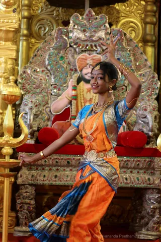 http://nithyananda.org/sites/default/files/photo-gallery/2018-10Oct-27-nithyananda-diary_bengaluru-aadheenam_uttamotama-seva_7T7A9602.JPG
