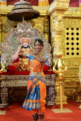 http://nithyananda.org/sites/default/files/photo-gallery/2018-10Oct-27-nithyananda-diary_bengaluru-aadheenam_uttamotama-seva_7T9A9568.JPG