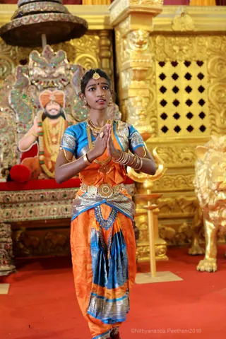 http://nithyananda.org/sites/default/files/photo-gallery/2018-10Oct-27-nithyananda-diary_bengaluru-aadheenam_uttamotama-seva_7T9A9570.JPG