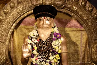 http://nithyananda.org/sites/default/files/photo-gallery/2018-10Oct-29-nithyananda-diary_bengaluru-aadheenam_uttamotama-seva_7T9A9696.JPG
