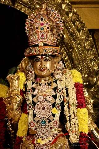 http://nithyananda.org/sites/default/files/photo-gallery/2018-10Oct-29-nithyananda-diary_bengaluru-aadheenam_uttamotama-seva_7T9A9697.JPG