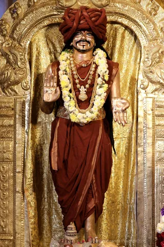 http://nithyananda.org/sites/default/files/photo-gallery/2018-10Oct-29-nithyananda-diary_bengaluru-aadheenam_uttamotama-seva_7T9A9752.JPG
