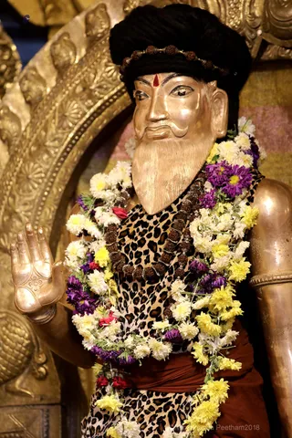 http://nithyananda.org/sites/default/files/photo-gallery/2018-10Oct-29-nithyananda-diary_bengaluru-aadheenam_uttamotama-seva_7T9A9755.JPG