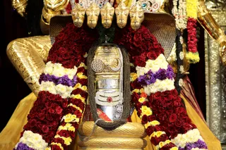 http://nithyananda.org/sites/default/files/photo-gallery/2018-10Oct-29-nithyananda-diary_bengaluru-aadheenam_uttamotama-seva_7T9A9756.JPG
