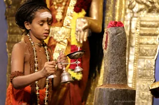 http://nithyananda.org/sites/default/files/photo-gallery/2018-10Oct-30-nithyananda-diary_bengaluru-aadheenam_uttamotama-seva_7T9A9803.JPG