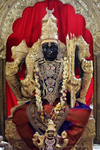 http://nithyananda.org/sites/default/files/photo-gallery/2018-11Nov-02-nithyananda-diary_bengaluru-aadheenam_uttamotama-seva_7T9A0156.JPG
