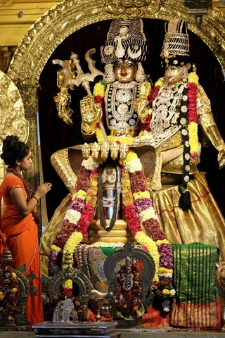 http://nithyananda.org/sites/default/files/photo-gallery/2018-11Nov-02-nithyananda-diary_bengaluru-aadheenam_uttamotama-seva_7T9A0184.JPG
