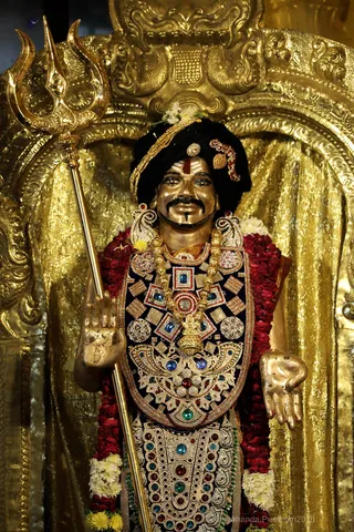 http://nithyananda.org/sites/default/files/photo-gallery/2018-11Nov-03-nithyananda-diary_bengaluru-aadheenam_uttamotama-seva_7T9A0051.JPG