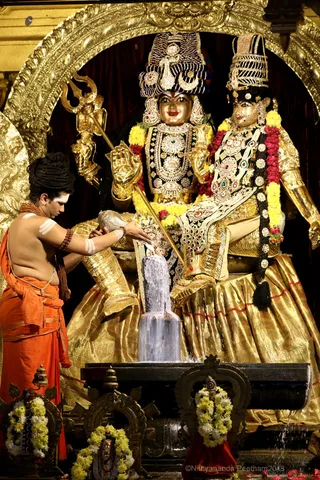http://nithyananda.org/sites/default/files/photo-gallery/2018-11Nov-03-nithyananda-diary_bengaluru-aadheenam_uttamotama-seva_7T9A9980.JPG