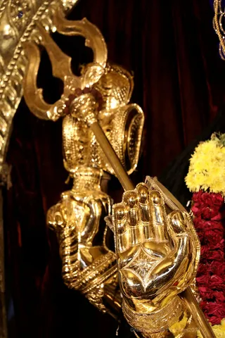 http://nithyananda.org/sites/default/files/photo-gallery/2018-11Nov-03-nithyananda-diary_bengaluru-aadheenam_uttamotama-seva_7T9A9985.JPG