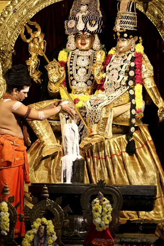 http://nithyananda.org/sites/default/files/photo-gallery/2018-11Nov-03-nithyananda-diary_bengaluru-aadheenam_uttamotama-seva_7T9A9992.JPG