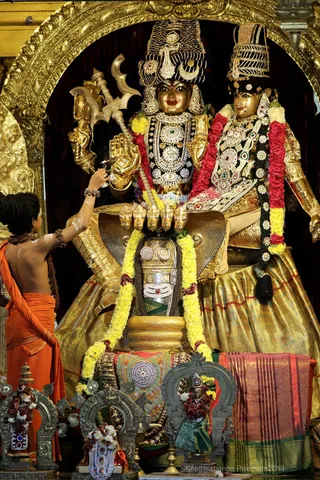 http://nithyananda.org/sites/default/files/photo-gallery/2018-11Nov-05-nithyananda-diary_bengaluru-aadheenam_uttamotama-seva_7T9A0196.JPG