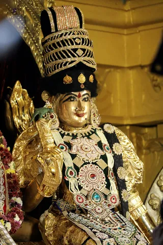http://nithyananda.org/sites/default/files/photo-gallery/2018-11Nov-06-nithyananda-diary_bengaluru-aadheenam_uttamotama-seva_7T9A0384.JPG