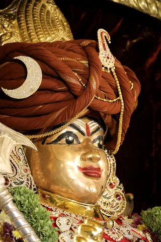 http://nithyananda.org/sites/default/files/photo-gallery/2018-11Nov-07-nithyananda-diary_bengaluru-aadheenam_uttamotama-seva_7T9A0020_0.JPG