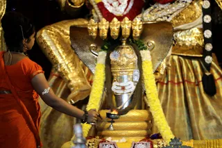 http://nithyananda.org/sites/default/files/photo-gallery/2018-11Nov-07-nithyananda-diary_bengaluru-aadheenam_uttamotama-seva_7T9A0051.JPG
