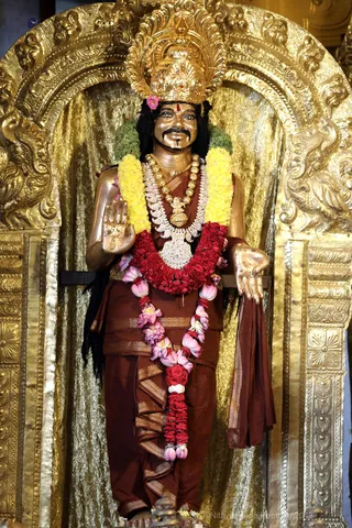 http://nithyananda.org/sites/default/files/photo-gallery/2018-11Nov-07-nithyananda-diary_bengaluru-aadheenam_uttamotama-seva_7T9A9967_0.JPG