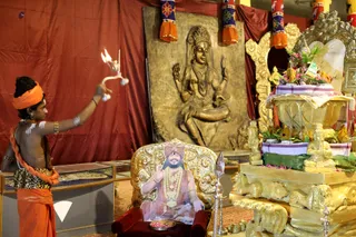 http://nithyananda.org/sites/default/files/photo-gallery/2018-11Nov-08-nithyananda-diary_bengaluru-aadheenam_uttamotama-seva_7T9A0139.JPG