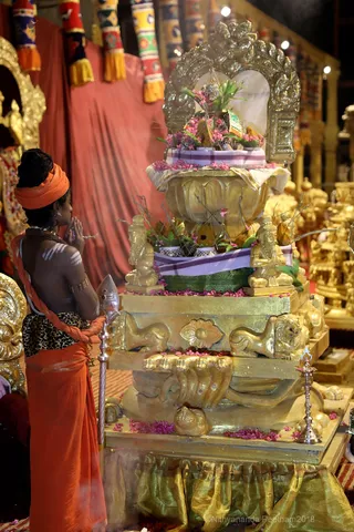http://nithyananda.org/sites/default/files/photo-gallery/2018-11Nov-08-nithyananda-diary_bengaluru-aadheenam_uttamotama-seva_7T9A0159.JPG