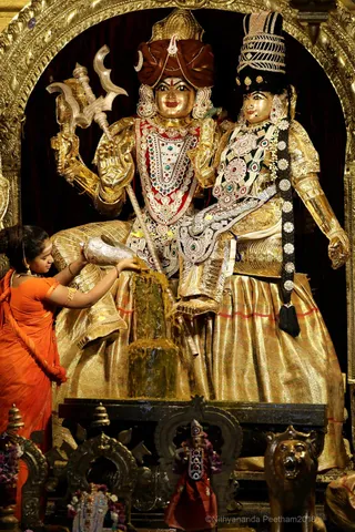http://nithyananda.org/sites/default/files/photo-gallery/2018-11Nov-09-nithyananda-diary_bengaluru-aadheenam_uttamotama-seva_7T9A0167.JPG