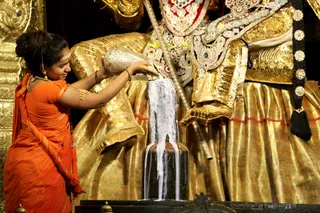 http://nithyananda.org/sites/default/files/photo-gallery/2018-11Nov-09-nithyananda-diary_bengaluru-aadheenam_uttamotama-seva_7T9A0182.JPG
