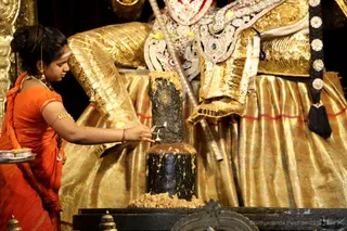 http://nithyananda.org/sites/default/files/photo-gallery/2018-11Nov-09-nithyananda-diary_bengaluru-aadheenam_uttamotama-seva_7T9A0192.JPG