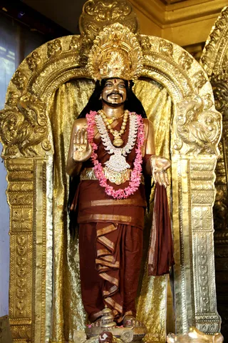 http://nithyananda.org/sites/default/files/photo-gallery/2018-11Nov-10-nithyananda-diary_bengaluru-aadheenam_uttamotama-seva_7T9A0490.JPG