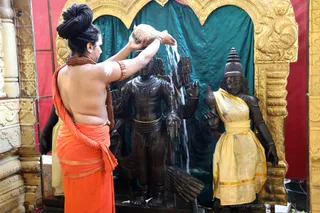 http://nithyananda.org/sites/default/files/photo-gallery/2018-11Nov-10-nithyananda-diary_bengaluru-aadheenam_uttamotama-seva_7T9A0494.JPG