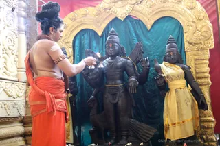 http://nithyananda.org/sites/default/files/photo-gallery/2018-11Nov-10-nithyananda-diary_bengaluru-aadheenam_uttamotama-seva_7T9A0521.JPG