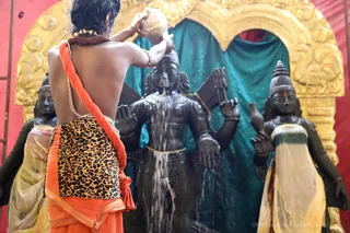 http://nithyananda.org/sites/default/files/photo-gallery/2018-11Nov-11-nithyananda-diary_bengaluru-aadheenam_uttamotama-seva_7T9A0620.JPG