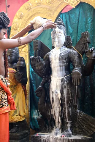 http://nithyananda.org/sites/default/files/photo-gallery/2018-11Nov-11-nithyananda-diary_bengaluru-aadheenam_uttamotama-seva_7T9A0635.JPG