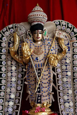 http://nithyananda.org/sites/default/files/photo-gallery/2018-11Nov-11-nithyananda-diary_bengaluru-aadheenam_uttamotama-seva_7T9A0691.JPG