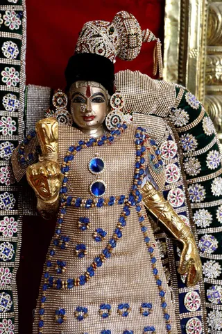 http://nithyananda.org/sites/default/files/photo-gallery/2018-11Nov-11-nithyananda-diary_bengaluru-aadheenam_uttamotama-seva_7T9A0693.JPG