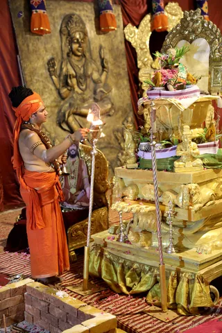 http://nithyananda.org/sites/default/files/photo-gallery/2018-11Nov-11-nithyananda-diary_bengaluru-aadheenam_uttamotama-seva_7T9A0767.JPG