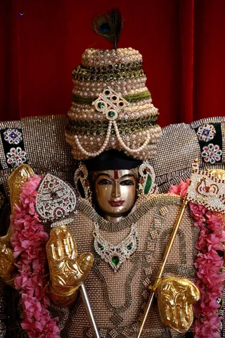 http://nithyananda.org/sites/default/files/photo-gallery/2018-11Nov-12-nithyananda-diary_bengaluru-aadheenam_uttamotama-seva_7T9A0815.JPG