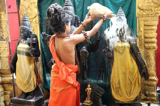 http://nithyananda.org/sites/default/files/photo-gallery/2018-11Nov-12-nithyananda-diary_bengaluru-aadheenam_uttamotama-seva_7T9A0857.JPG