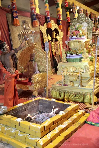 http://nithyananda.org/sites/default/files/photo-gallery/2018-11Nov-12-nithyananda-diary_bengaluru-aadheenam_uttamotama-seva_7T9A0933.JPG