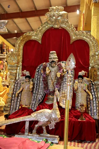 http://nithyananda.org/sites/default/files/photo-gallery/2018-11Nov-12-nithyananda-diary_bengaluru-aadheenam_uttamotama-seva_7T9A0939.JPG