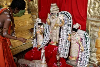 http://nithyananda.org/sites/default/files/photo-gallery/2018-11Nov-13-nithyananda-diary_bengaluru-aadheenam_uttamotama-seva_7T9A0978.JPG