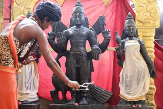 http://nithyananda.org/sites/default/files/photo-gallery/2018-11Nov-13-nithyananda-diary_bengaluru-aadheenam_uttamotama-seva_7T9A0981.JPG