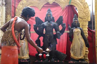 http://nithyananda.org/sites/default/files/photo-gallery/2018-11Nov-13-nithyananda-diary_bengaluru-aadheenam_uttamotama-seva_7T9A0995.JPG