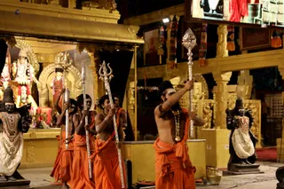 http://nithyananda.org/sites/default/files/photo-gallery/2018-11Nov-13-nithyananda-diary_bengaluru-aadheenam_uttamotama-seva_7T9A1023.JPG