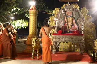 http://nithyananda.org/sites/default/files/photo-gallery/2018-11Nov-13-nithyananda-diary_bengaluru-aadheenam_uttamotama-seva_7T9A1040.JPG