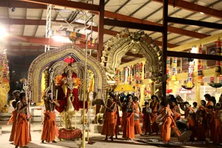 http://nithyananda.org/sites/default/files/photo-gallery/2018-11Nov-13-nithyananda-diary_bengaluru-aadheenam_uttamotama-seva_7T9A1046.JPG