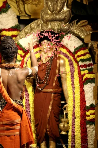 http://nithyananda.org/sites/default/files/photo-gallery/2018-11Nov-14-nithyananda-diary_bengaluru-aadheenam_uttamotama-seva_7T9A1077.JPG