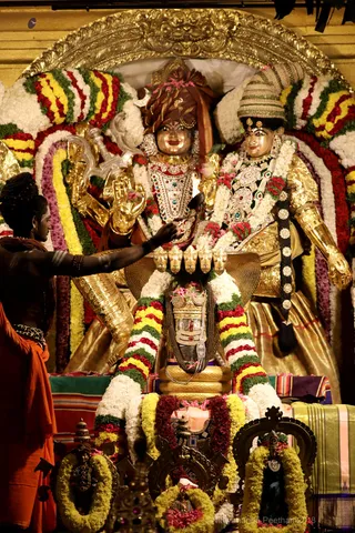http://nithyananda.org/sites/default/files/photo-gallery/2018-11Nov-14-nithyananda-diary_bengaluru-aadheenam_uttamotama-seva_7T9A1078.JPG